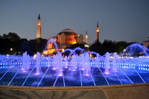 La magia di piazza Sultanahmet di notte
