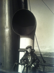 Evzerikin sul battello per raggiungere l'isola di Spitsbergen, anni '30